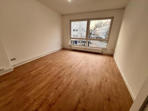 Foto - Direkt am E-Damm - helle, renovierte Zwei-Zimmer-Wohnung in zentraler Lage!