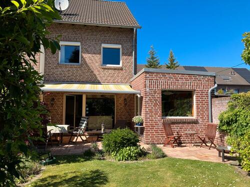 Foto - Einfamilienhaus mit schönem Garten und Garage (Privatverkauf)