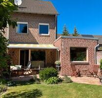 Einfamilienhaus mit schönem Garten und Garage (Privatverkauf) - Duisburg Rheinhausen