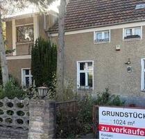 1024 m2 Grundstück mit Sanierungsbedürftigem Haus zu Verkaufen - Berlin Marzahn-Hellersdorf
