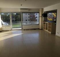 Helle, geräumige 117qm mit zwei Balkonen, Schwimmbad, Sauna - Düsseldorf Stadtbezirk 6