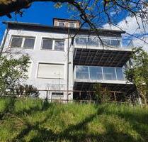 Geräumiges Zweifamilienhaus in Esslingen am Neckar (Baujahr 1954)