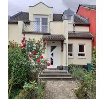 Polch, Charmantes Reihenendhaus mit großer Garage und Garten