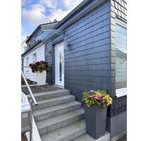 Moderne, möblierte 2 Zi-Wohnung mit Einbauküche, Carport, Garten - Vellmar