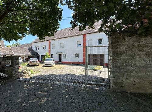 Foto - 3 - Familienhaus + Einfamilienhaus auf ca. 1.200 m² Grundstück