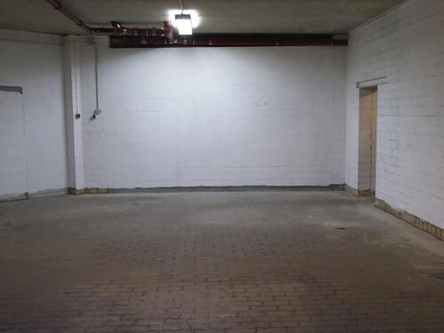 Foto - Lagerfläche Lager Werkstatt mit elektr. Rolltor + Sanitäranlage