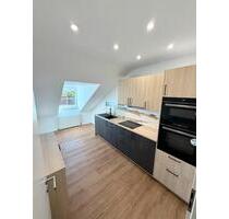 Moderne helle 2 Zimmer DG Wohnung mit Küche Balkon und Stellplatz - Ingolstadt Nordost