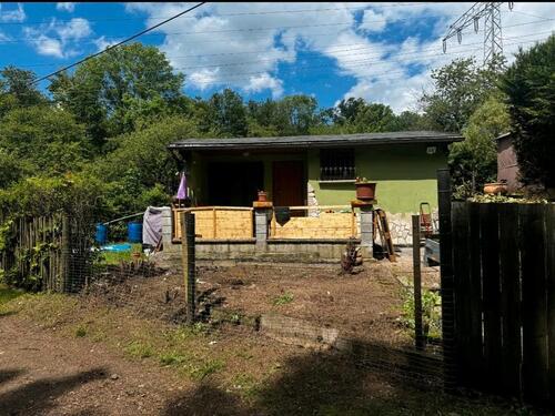 Foto - Pachtgarten mit festem haus und separatem geräteschuppen