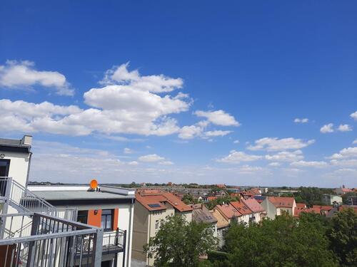 Foto - Zentralgelegene 2-Raum-Wohnung im Altbaucharme mit Balkon und Dielenfussboden