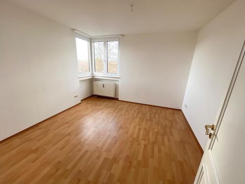 Foto - Traumhafte, renovierte 4,5-Zi-Wohnung mit Bestlage und Garten