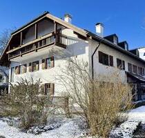 Gemütliche Dachgeschosswohnung mit Balkon und Schwedenofen in Tutzing