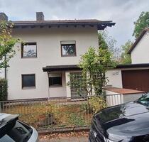 Gepflegte Doppelhaushälfte mit großem Garten, Garage und ausgebau - Ottobrunn