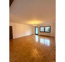 Helle 4 Zimmer Wohnung mit Balkon in Germering