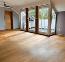 Helle 3-Zimmer-Dachgeschosswohnung mit Süd-Loggia & Klimaanlage - Lübbecke