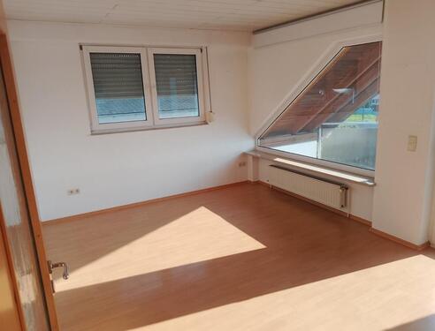 Foto - Mietwohnung Dachgeschoss 3 ZKBBALKONKELLER 700,- + GARAGE 50,-
