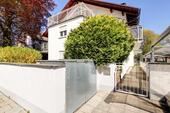 Foto - Lichtdurchflutete Dachgeschosswohnung in ruhiger Lage mit großer Fensterfront & Dachterrasse