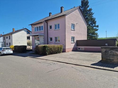 Foto - EG-Wohnung 2 Garagen,4 Stellplätze und Garten