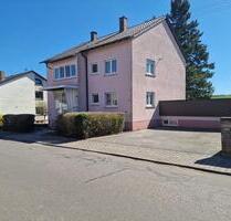 Sanierte EG-Wohnung mit 2 Garagen,4 Stellplätze und Garten - Marnheim