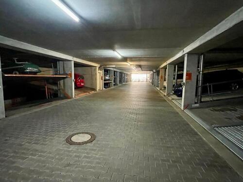 Foto - Parkplatz am Bahnhof perfekt für Pendler