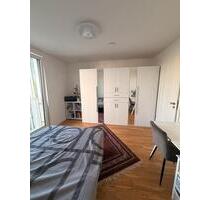 ZIMMER MITBEWOHNERIN - 800,00&nbsp;EUR Kaltmiete, ca.&nbsp; 12,00&nbsp;m&sup2; in München (PLZ: 81245) Aubing-Lochhausen-Langwied
