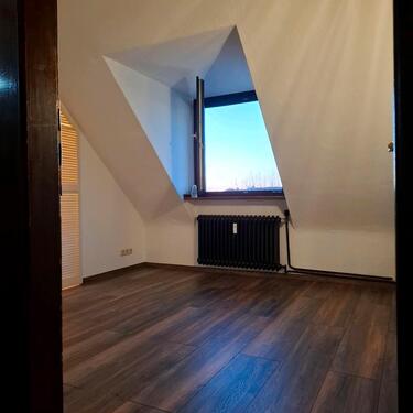 Foto - 2 Zimmer Dachgeschoss KDB 40qm + kompletter Spitzboden