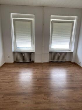 Foto - Helle, modernisierte 1,5 Zimmer-EG-Wohnung Einbauküche, Waschm.