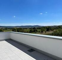 **Neuwertiges Penthouse mit EBK und großer Dachterrasse mit Fernblick** - Gelnhausen