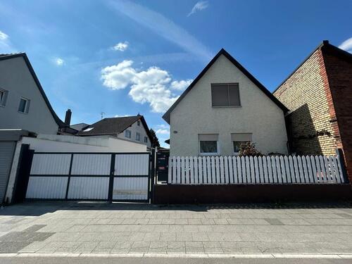 Foto - ** Einfamilienhaus in zentraler Lage mit moderner Küche**