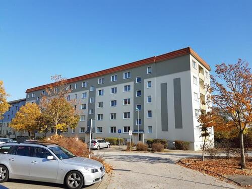 Foto - 3-Raum-Wohnung mit Loggia - 430,00&nbsp;EUR Kaltmiete, ca.&nbsp; 58,00&nbsp;m&sup2;