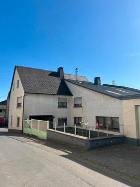 Foto - Gepflegt. Einfamilienhaus mit 2 Garagen und Stellplatz