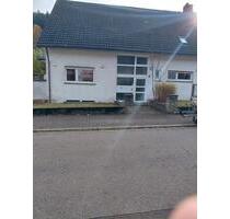 Schöne Etagenwohnung in gepflegtem 2 Parteienhaus - Sankt Ingbert