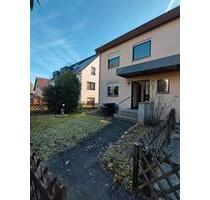 DHH mit Garage, 3 Stellplätze, Terrasse & Balkon - Leonberg