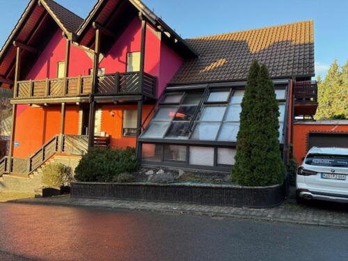 Foto - Freistehendes teilmobiliertes Haus mit Einliegerwohnung