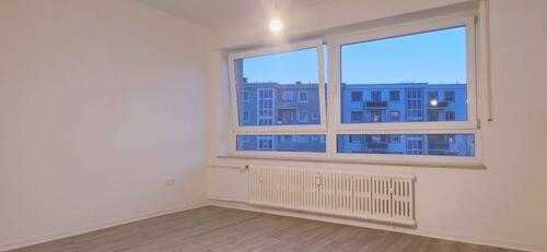 Foto - Neu sanierte 3 Zimmer - 680,00&nbsp;EUR Kaltmiete, ca.&nbsp; 66,00&nbsp;m&sup2;