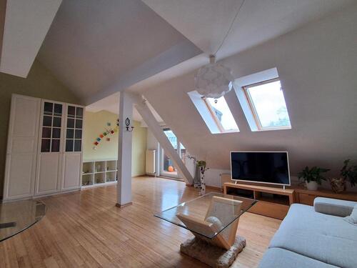 Foto - Helle Dachgeschoss-Maisonette - 1.050,00 EUR Kaltmiete,