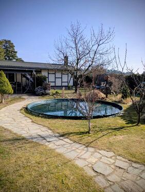 Foto - Wochenendhaus in Seenähe –Kamin, Pool, großer Garten (winterfest)