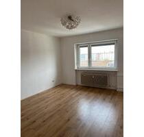 2,5 Zimmer Wohnung, Küche mit EBK, Bad mit Badewanne - Pirmasens