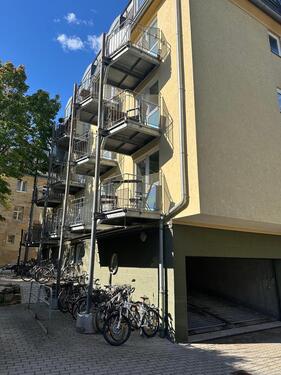 Foto - Gemütliche 1-Zimmer-Wohnung mit Balkon und Möbeln – zentrale Lage
