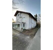 Großes Grundstück mit großem Wohnhaus in Detmold Heidenoldendorf