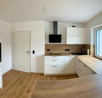 Moderne 3-Zimmer Erdgeschosswohnung mit hochwertiger Einbauküche - Steinberg am See