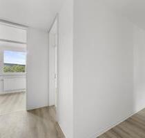 Willkommen in Ihrem neuen Zuhause in der Johann-Gottlieb-Fichte-Str. 14 in Hagen – hier wohnen Sie ruhig, grün und dennoch zentral. Die großzügig geschnittene Wohnung ist ideal für kleine Familien...