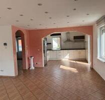 Vermiete helle 3,5 Zimmer Wohnung mit 120qm, Neckartailfingen