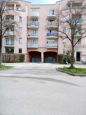 Foto - Steheplatz in Tiefgarage - 80,00 EUR Miete,