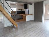 Foto - Modernisierte 2-Zimmer-Wohnung mit Terrasse & Carport