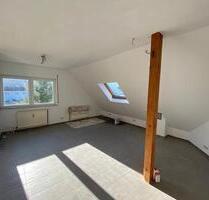 Helle Dachgeschosswohnung mit Balkon & Stellplatz in ruhiger Lage - Reutlingen Reutlingen-Betzingen