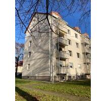 Frisch sanierte 3‑Raum‑Wohnung mit Balkon, Blick ins Grüne, 3.OG - Halle (Saale) Frohe Zukunft