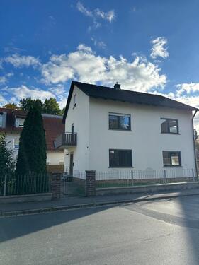 Foto - Renoviertes Einfamilienhaus mit 4 Zimmern + 2 Garagen + Garten