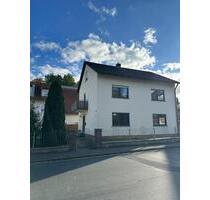 Renoviertes Einfamilienhaus mit 4 Zimmern + 2 Garagen + Garten - Sulzbach-Rosenberg