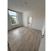 Leer & sofort verfügbar:Kleine Eigentumswohnung im schönen Altbau - Düren