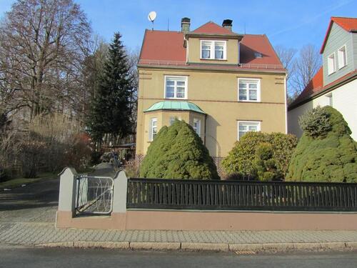 Foto - Gepflegtes Einfamilienhaus mit Garagen und Garten zu verkaufen!